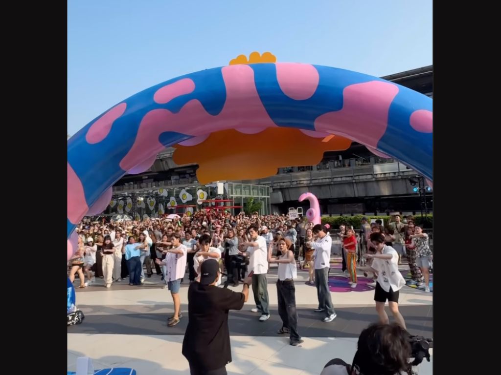 LYKN brings the Charm with Songkran flash mob