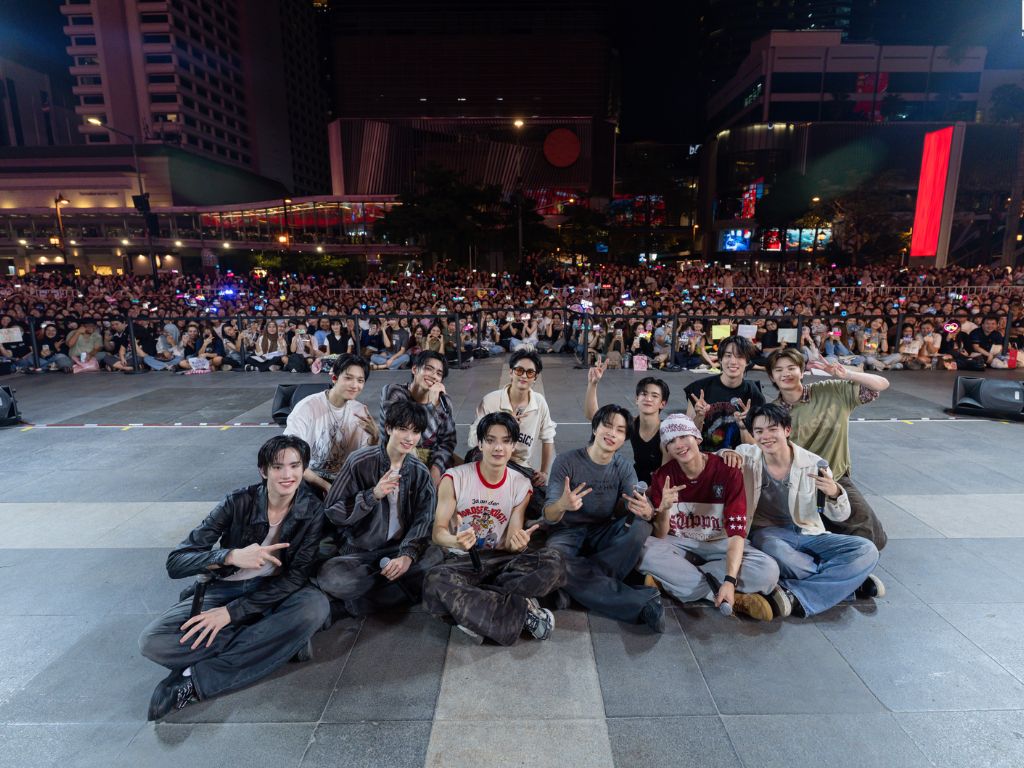 BUS draws huge crowds to centralwOrld with latest busking session